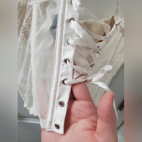 Victoria's Secret Corset Top 36D - Picture 4 of 8